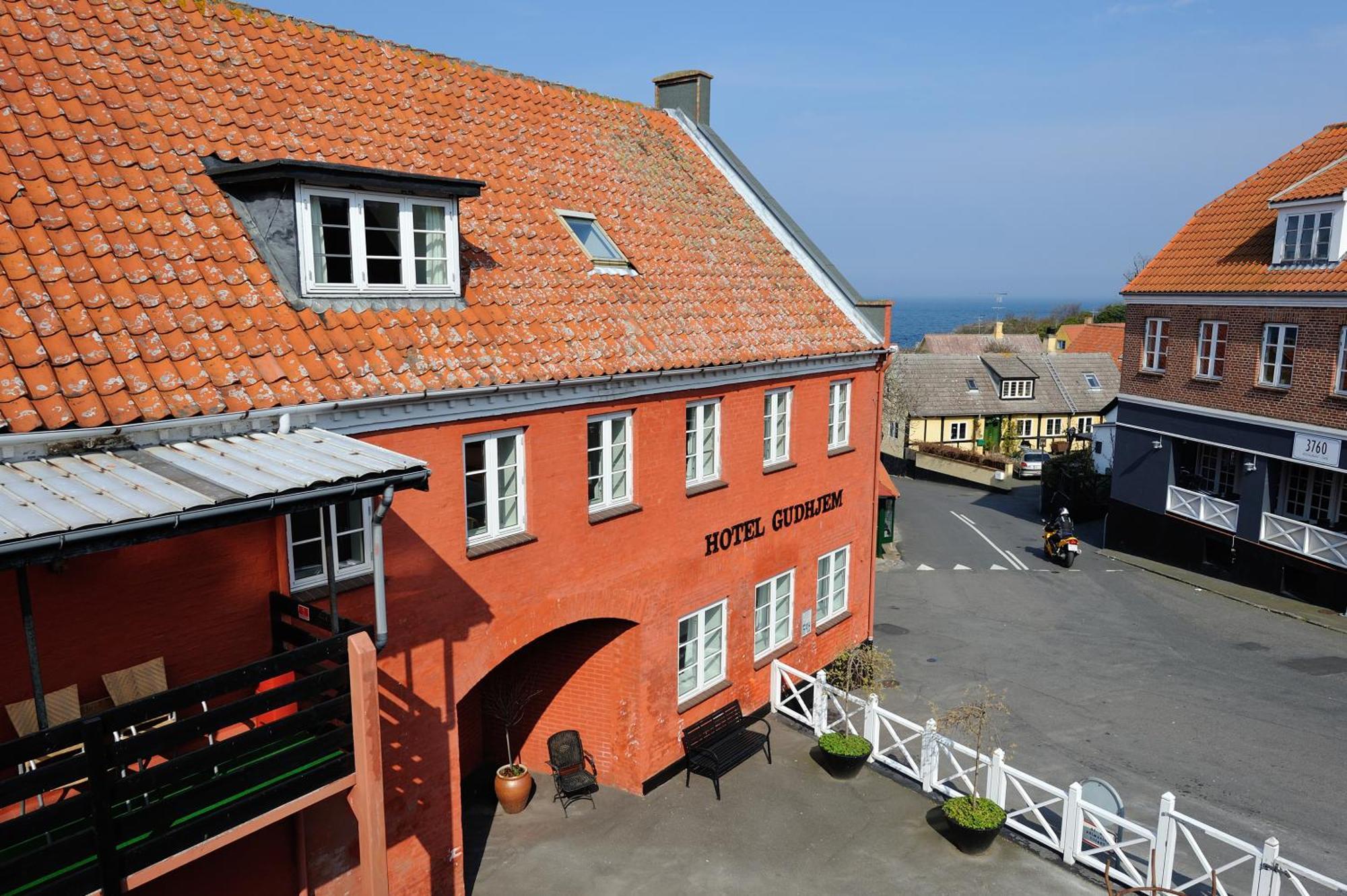 Hotel Gudhjem Extérieur photo